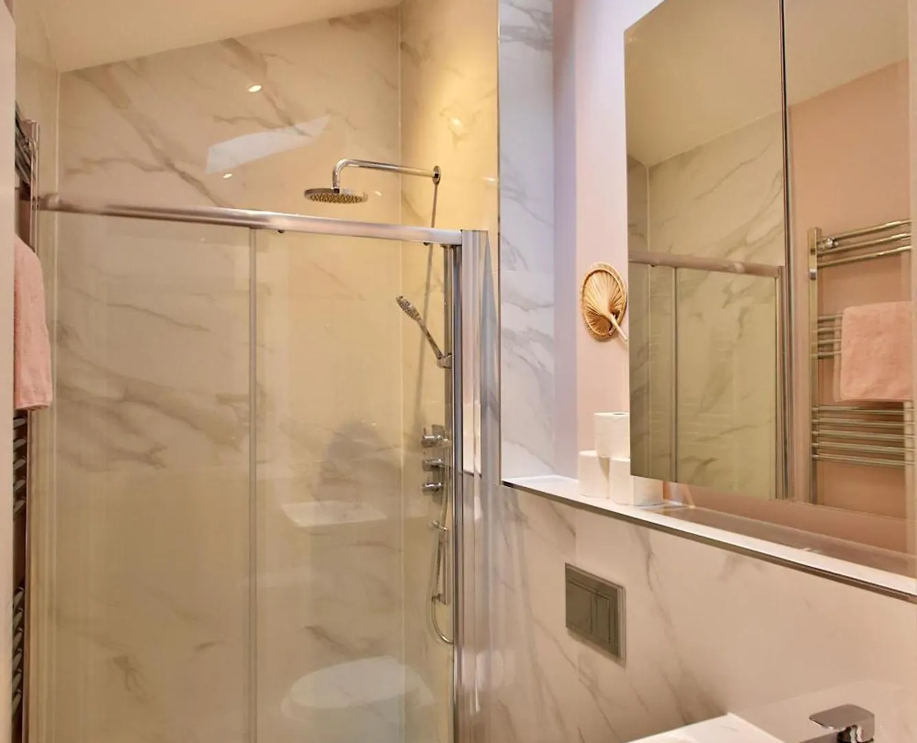 Peaceful Garden Apartment On Roman Road London