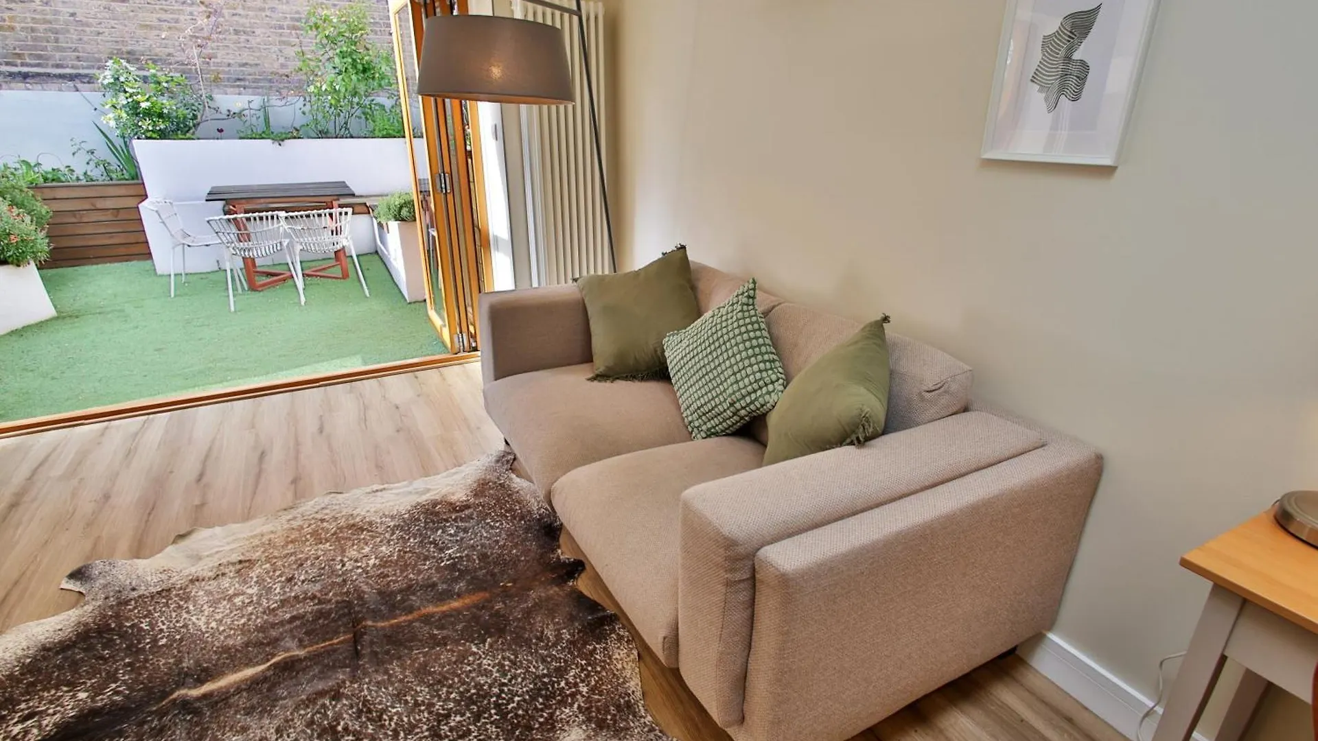 Peaceful Garden Apartment On Roman Road London United Kingdom