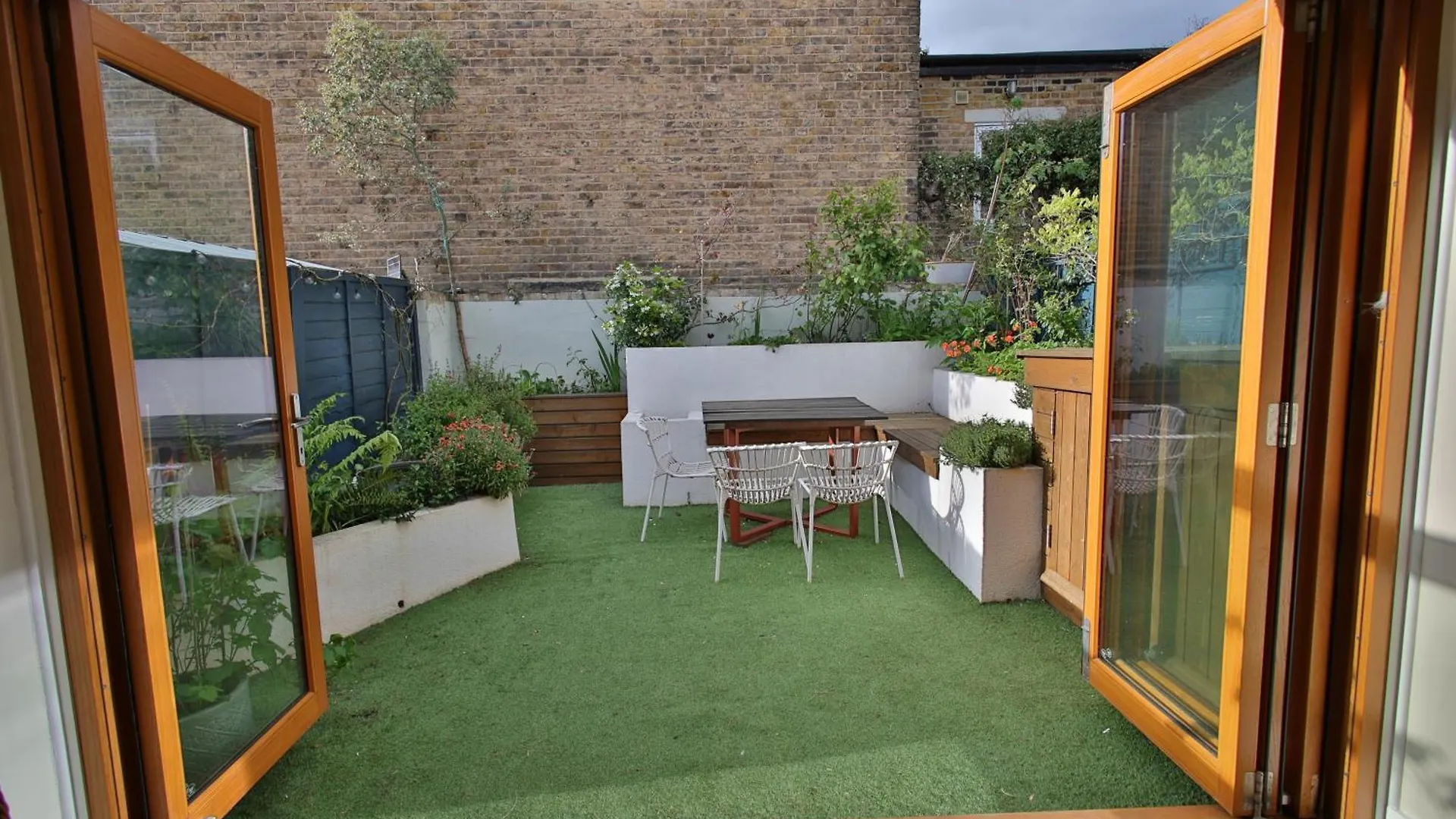 Peaceful Garden Apartment On Roman Road London United Kingdom